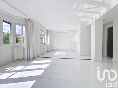 Apartment in Saint-Mandé (94160)