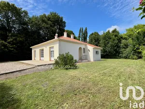 House at Paulx (44270)