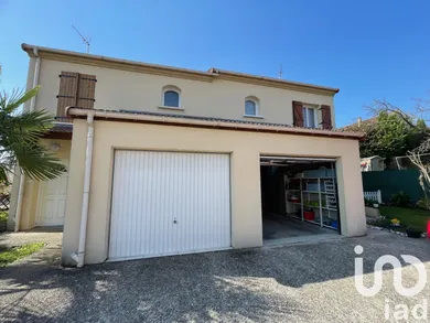 House at Coubron (93470)