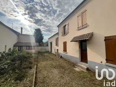 Building at Varreddes (77910)