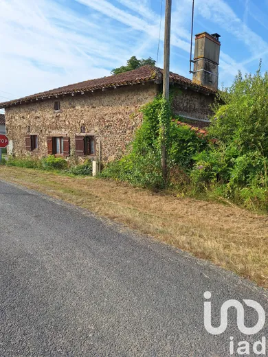 Village house at Asnières-sur-Blour (86430)