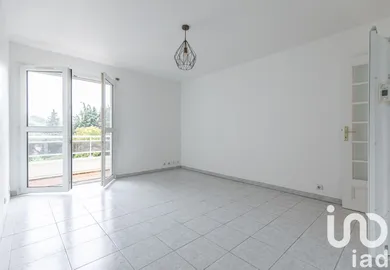 Apartment in Rosny-sous-Bois (93110)