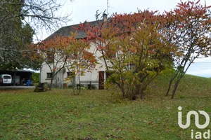 Traditional house at Isle (87170)