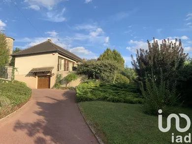 Traditional house at Salins (77148)