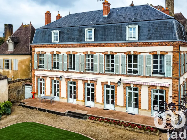 Maison 18 pièces 350 m² · à Bourbon-Lancy · 350 m² · 580 000 €