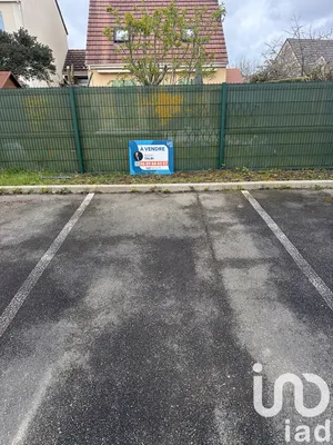 Parking at TRAPPES (78190)