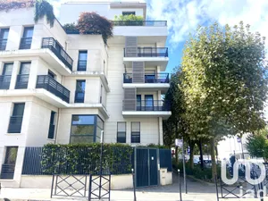 Apartment at Courbevoie (92400)