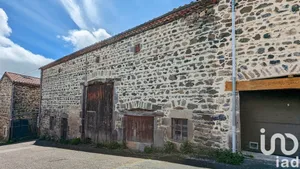 Barn at Olloix (63450)