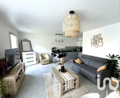 Apartment in Vaux-le-Pénil (77000)