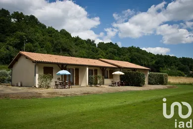 Building at Bahus-Soubiran (40320)