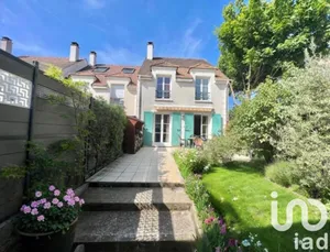 Traditional house at Igny (91430)
