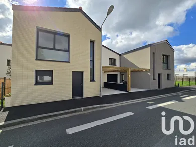 House at Pessac (33600)