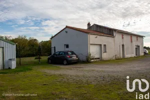 Traditional house at Saint-Denis-la-Chevasse (85170)