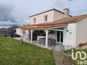 House at Corsept (44560)