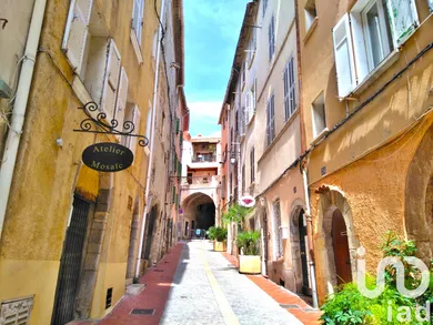 Building at Ollioules (83190)