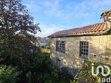 Maison de ville à Ruffec (16700)