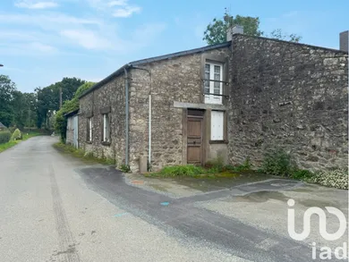 Village house at Plusquellec (22160)