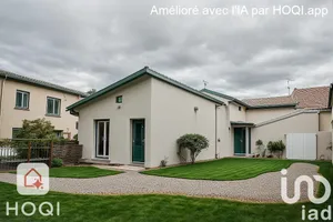 Traditional house at Saint-Médard-de-Guizières (33230)