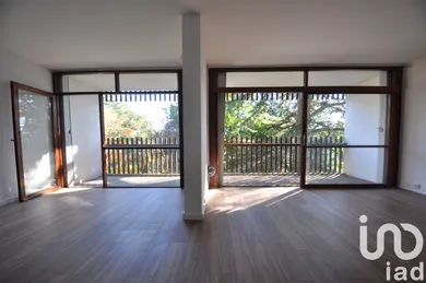 Apartment at Villenave-d'Ornon (33140)