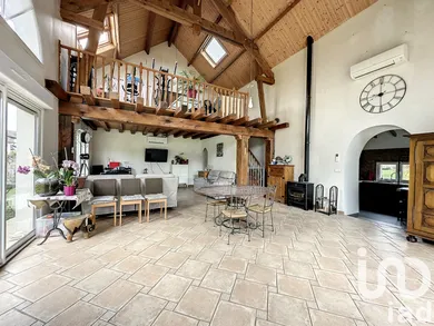 Traditional house at La Queue-en-Brie (94510)