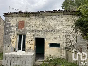 Village house at Salles-d'Angles (16130)
