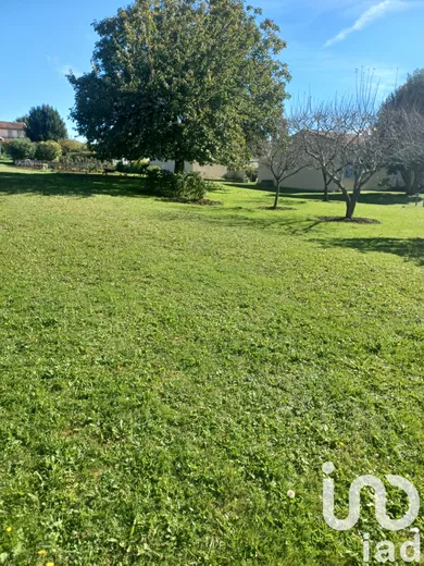 Terrain à bâtir à Saint-Martial-de-Vitaterne (17500)
