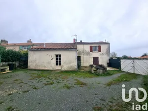 Traditional house at Saint-Aubin-la-Plaine (85210)