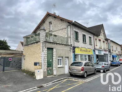 Building at Champagne-sur-Seine (77430)