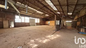 Building at Conlie (72240)