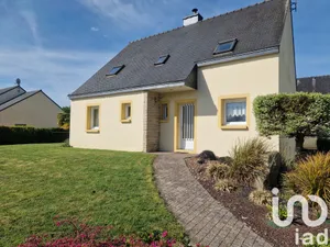 House at PLOUGUENAST (22150)