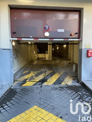 Parking à Paris (75011)
