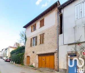 Building at Saint Léonard de Noblat (87400)