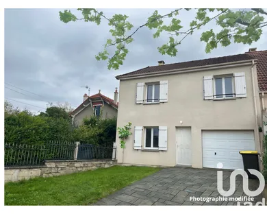Detached house at Sainte-Geneviève-des-Bois (91700)