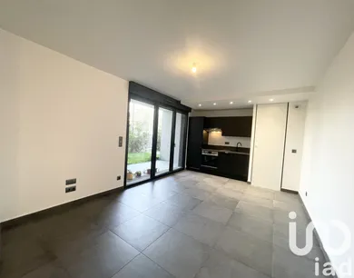 Apartment at Noisy-le-Grand (93160)