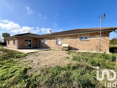 Traditional house at Heiltz-le-Maurupt (51340)