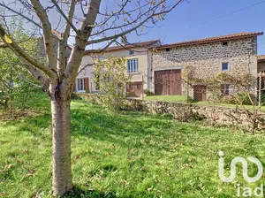Maison de village à Domaize (63520)
