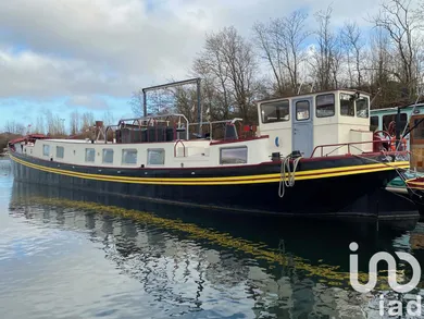 Barge at Mantes-la-Ville (78711)