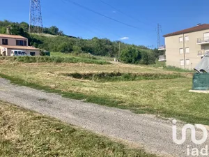 Land at issoire (63500)
