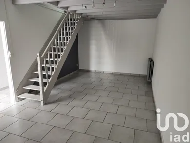 Building at La Couronne (16400)