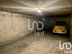 Parking à Paris (75015)