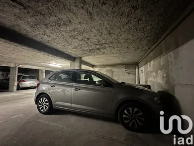 Parking à Paris (75019)