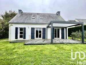 Maison traditionnelle à Ambon (56190)