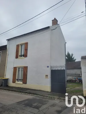 Traditional house at Tousson (77123)