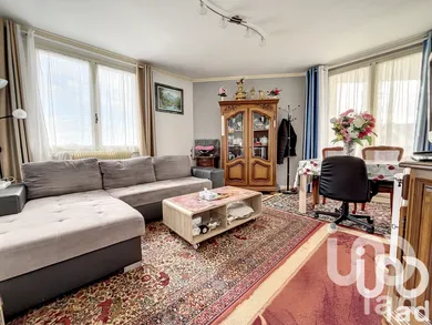 Apartment at Troyes (10000)