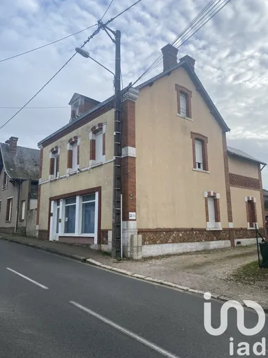 Building at Les Bordes (45460)