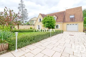 Traditional house at Belloy-en-France (95270)