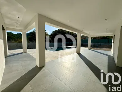 House at Le Luc (83340)