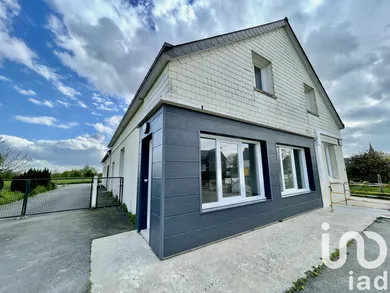 Building at Laurenan (22230)