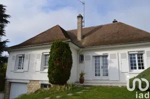 Architectural house at Saint-Georges-sur-Baulche (89000)