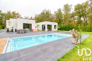 Architectural house at Lamorlaye (60260)